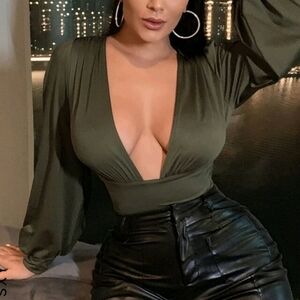 Green Long Sleeve Fitted Bodysuit Deep V